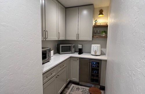 Priest River House | Charming Home On Acreage -Woodburning Fireplace, Luxury Kitchen, Fast WIFI