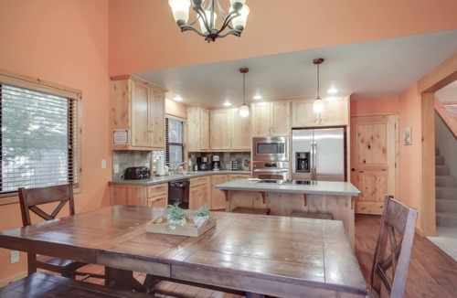 Sunriver House | Charming home with private hot tub & entertainment - near Ft. Rock Park