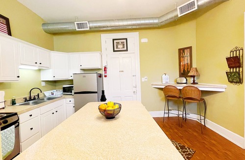 Paris Apartment | Charming & Inviting Apartment in Historic Downtown Paris, Ky.