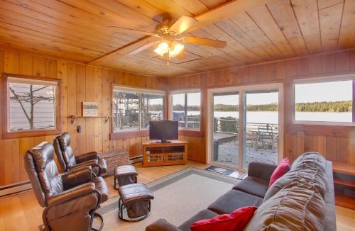 Diamond Lake House | Charming Lakefront Cabin w/Deck & Fire Pit!