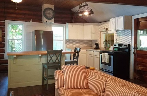 De Tour Village Cottage | Charming Lakeside 2-bedroom log cabin on Caribou Lake, De Tour Village Michigan