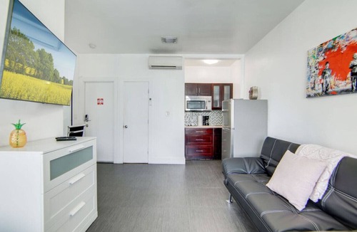 Flamingo/Lummus Condo | Charming Large Studio Near Ocean Dr - South Beach