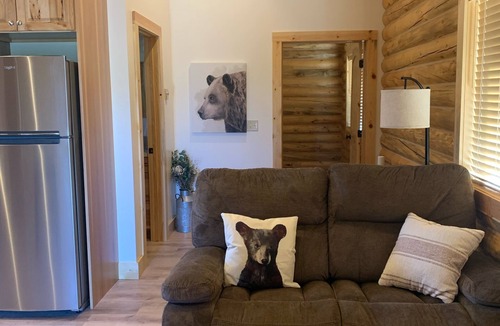 Victor Cabin | Charming Log Cabin close to GTNP with fishing access nearby