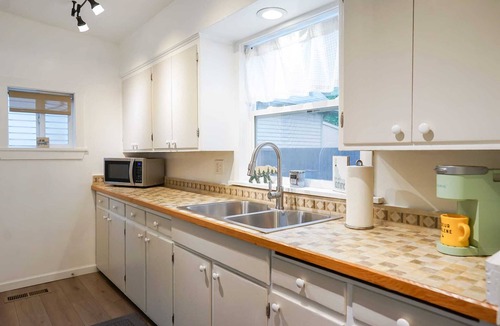 Coeur d'Alene House | Charming Midtown Cottage | Walkable & Cozy