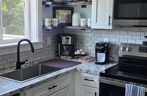 Spokane Apartment | Charming, modern 1-bedroom apartment in a lovely, quiet and safe neighborhood.