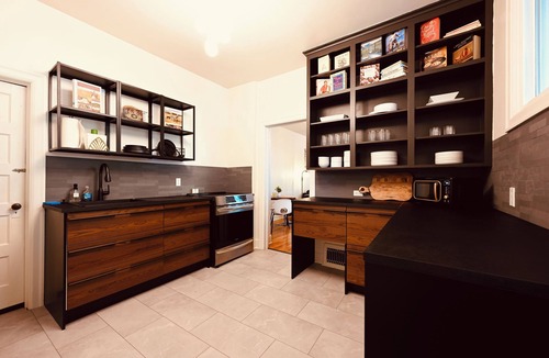 Moscow Apartment | Charming Moscow Bungalow-Wave Spa, Fire Pit & Walk to Downtown