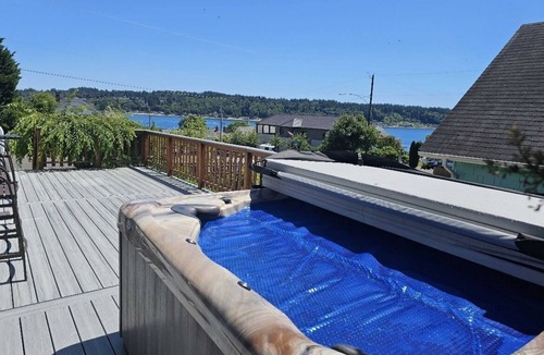 Bremerton Cottage | Charming ocean view - hot tub - pet friendly