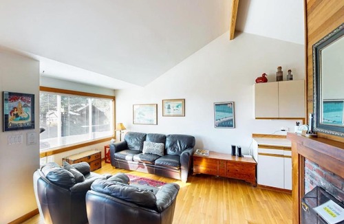 Cannon Beach House | Charming oceanfront cottage with WiFi & easy beach access