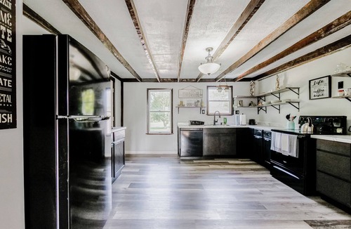 Allenton House | Charming old farmhouse, spacious 2-bedroom on 2+ acres