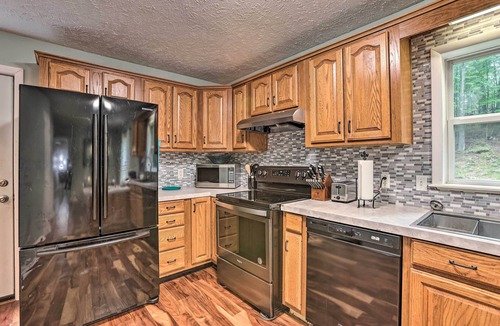 Pentwater House | Charming Pentwater Home w/Fire Pit & Yard!