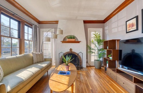Portland House | Charming Portland 2BR Home in Hollywood