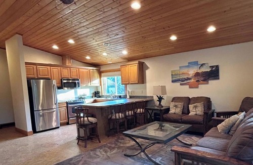 Mount Vernon Cottage | Charming Private Suburban Cottage, Serene & Cozy