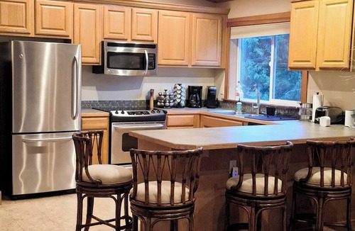Mount Vernon Cottage | Charming Private Suburban Cottage, Serene & Cozy