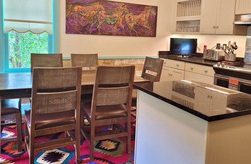 Winthrop Apartment | Charming Rendezvous Suite in the Historic Guy Waring House-Downtown Winthrop!