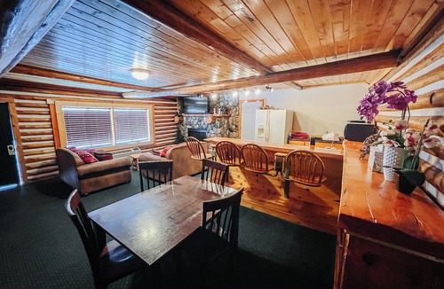 Last Chance House | Charming Riverfront Bungalow - Just steps from the River Bank!