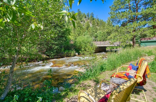 Lyons Apartment | Charming Riverside Studio — Couples’ Getaway