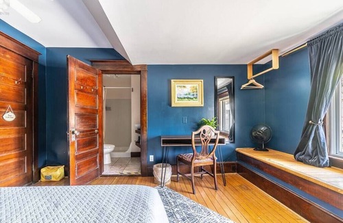 Broadway Hotel | Charming Room in Historic BnB with Parking - Rm 7
