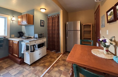 Hood River Apartment | Charming Rural Apartment on the Westside of Hood River Oregon