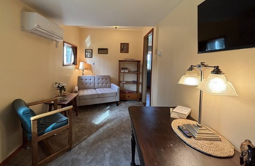 Hood River Apartment | Charming Rural Apartment on the Westside of Hood River Oregon