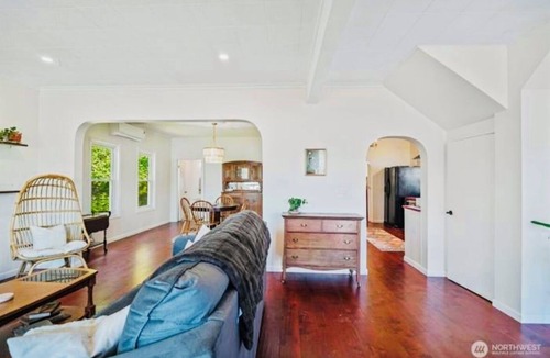 Union House | Charming Rustic 3-Bedroom House with AC and Spectacular Views