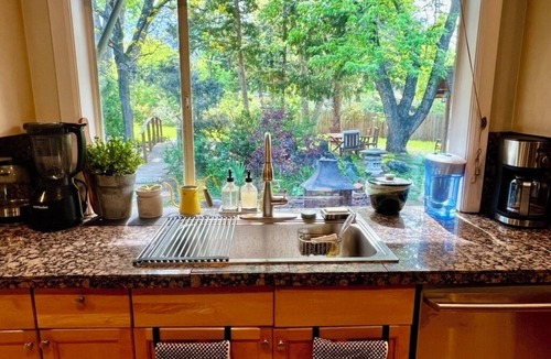 Martin Acres House | Charming, serene, eclectic 4brm/2.5 ba., mnt. views, lrg yard on multi-use path