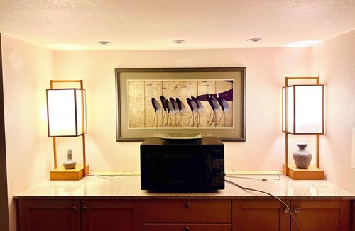 Martin Acres House | Charming, serene, eclectic 4brm/2.5 ba., mnt. views, lrg yard on multi-use path