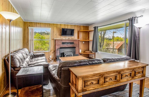 Oak Harbor House | Charming, single-level cottage with a wood fireplace, WiFi, kitchen, & patio