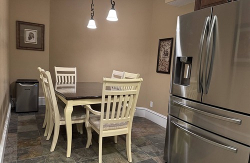 Highland House | Charming Spacious 2-bedroom Guest Suite in Highland