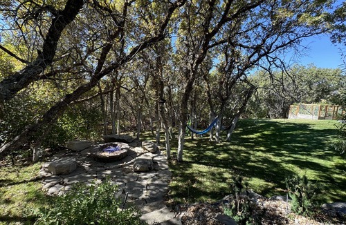 Highland House | Charming Spacious 2-bedroom Guest Suite in Highland