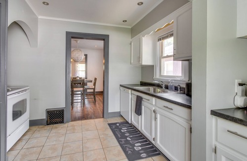 Springfield Cottage | Charming Springfield Home: 2 Mi to Downtown