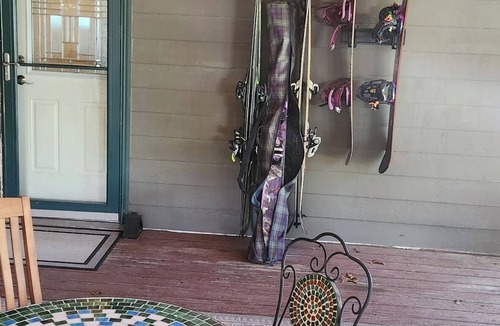 Ponder Point Apartment | Charming studio in beautiful Sandpoint Idaho.