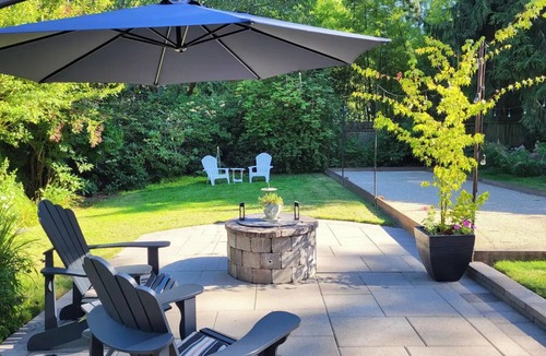 Robinwood Cottage | Charming Suite in West Linn - AC, Free Parking Washer&Dryer, Workspace!