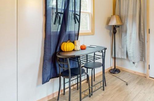 Maynardville House | Charming Tiny Home Studio Sleeps 2 - Grill - Porch