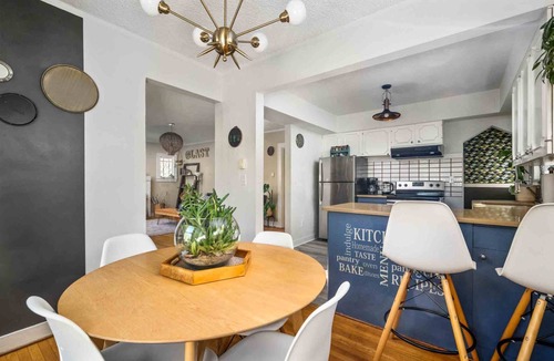 Sunnyside House | Charming Updated Inner Southeast Portland Home, Pet Friendly, Fenced Backyard, Close to Everything