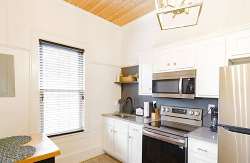 Crestline Heights Apartment | Charming Updated Loft with KING BED!