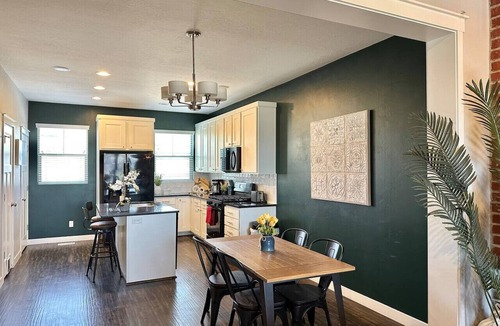 Midvale House | Charming updated LOFT style townhouse!