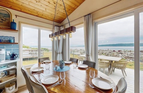 Camano Island House | Charming waterfront home with kayaks, gas fire pit & private beach access