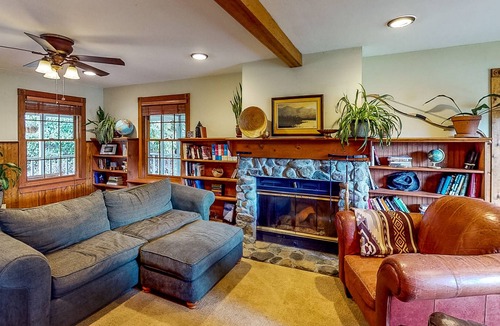 Sedro-Woolley House | Charming Waterfront Retreat with Fireplace