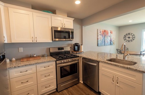 Cropwell House | Charming waterfront home with beautiful panoramic views!