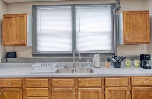 Windsor Park Apartment | Charming Windsor Park Stay 1BR 1BA w Workspace