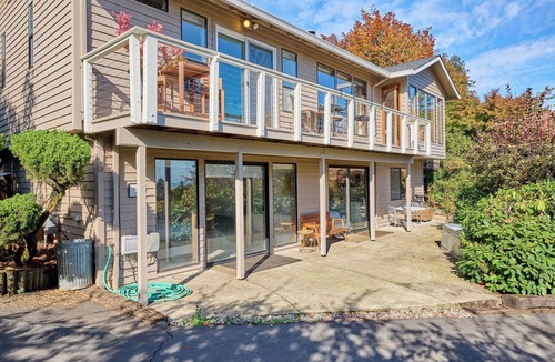 Dundee House | Charming Wine Country Treehouse