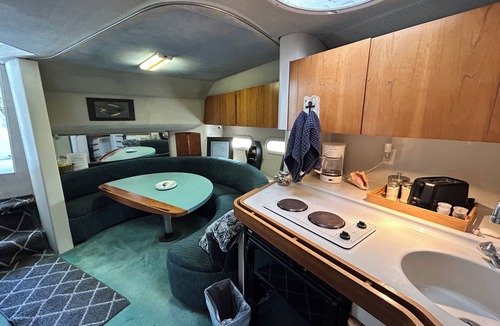 New Meadows Boat Rental | Charming Yacht docked on the Little Salmon River Near Riggins