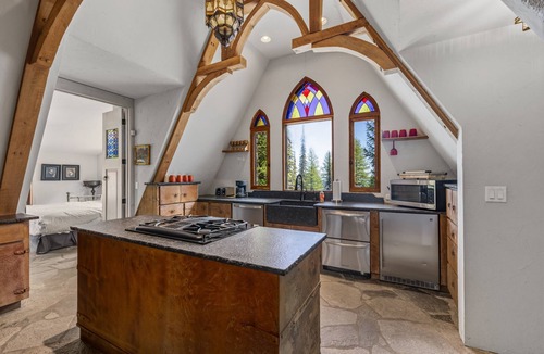 Sandpoint Other | Chateau De Melusine - Ski in/Ski out w/Hot Tub