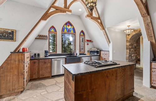 Sandpoint Other | Chateau De Melusine - Ski in/Ski out w/Hot Tub