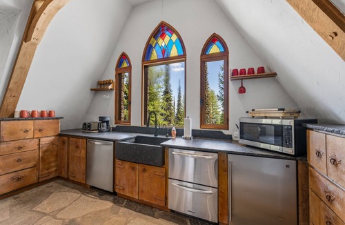 Sandpoint Other | Chateau De Melusine - Ski in/Ski out w/Hot Tub