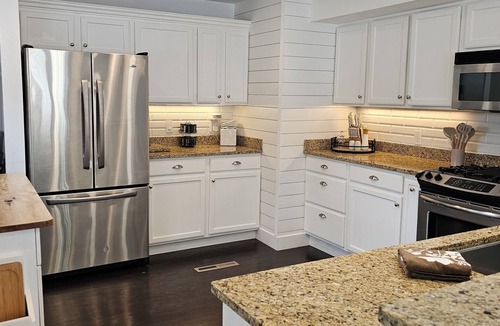 Garden District House | Cheerful 3 bedroom 2 bath, quick walk downtown!