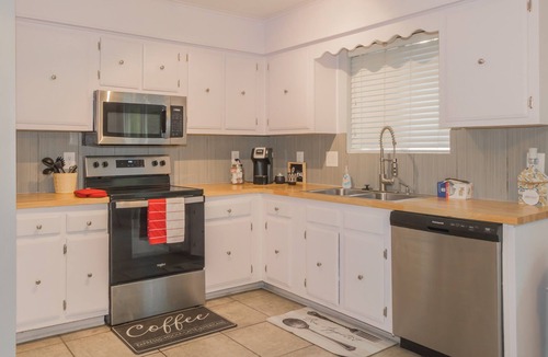 Jacksonville House | Cheerful 3 BR 1.5 BA Home in Great Neighborhood! Recently Renovated!
