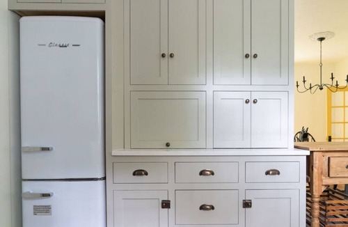 Mendon House | Cheerful, Cozy Farmhouse Cottage and Apple Orchard with Finnish Sauna