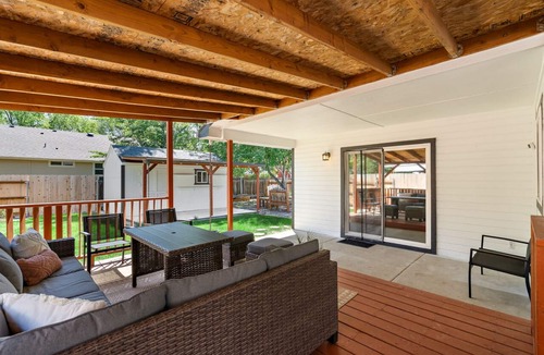 Star House | Cheerful & Cute 3BR Home in the Heart of Star!
