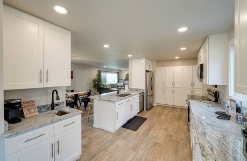 Oak Harbor House | Chef's Dream Beautifully Remodeled Home Sleeps 12